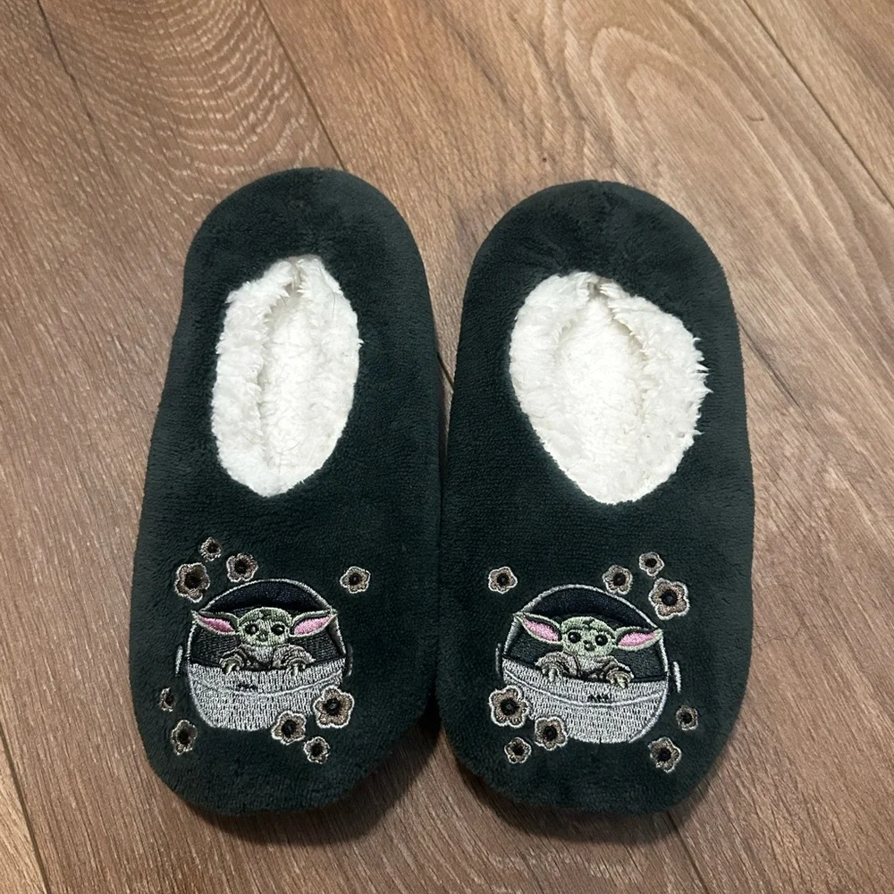 Vera Bradley Grogu/Baby Yoda Star Wars Slippers Size 4.5W/3 Kids
